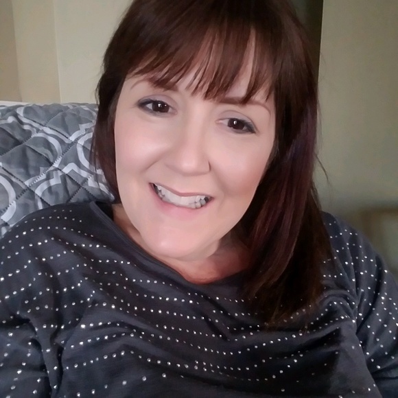 Profile Picture of Annette Alonge (@anettmk65) on Poshmark