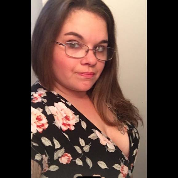 Profile Picture of Heather Nadeau (@honey_69_buns) on Poshmark