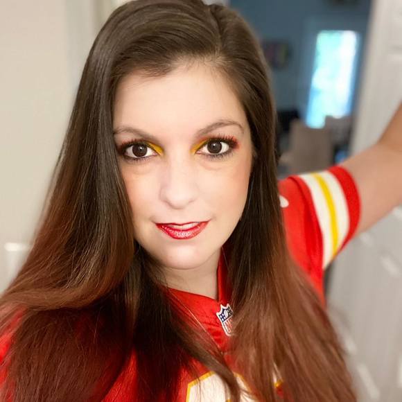 Profile Picture of Amanda Renner (@arrenner) on Poshmark