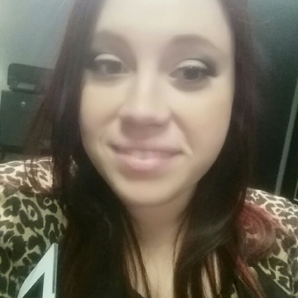 Profile Picture of Dawn Nesbitt (@cosmosploosh) on Poshmark