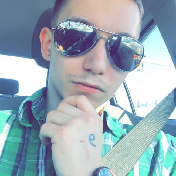 Dylan Castimore - Poshmark Profile Picture of Dylan Castimore (@ravencampble) on Poshmark