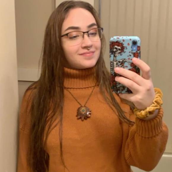 Profile Picture of Brianna Baize (@bbaize22) on Poshmark