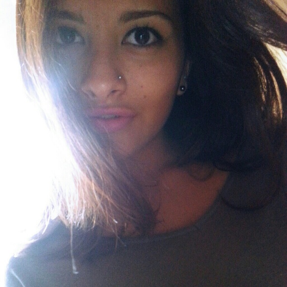 Profile Picture of Daniela Cervera (@p_ccola) on Poshmark