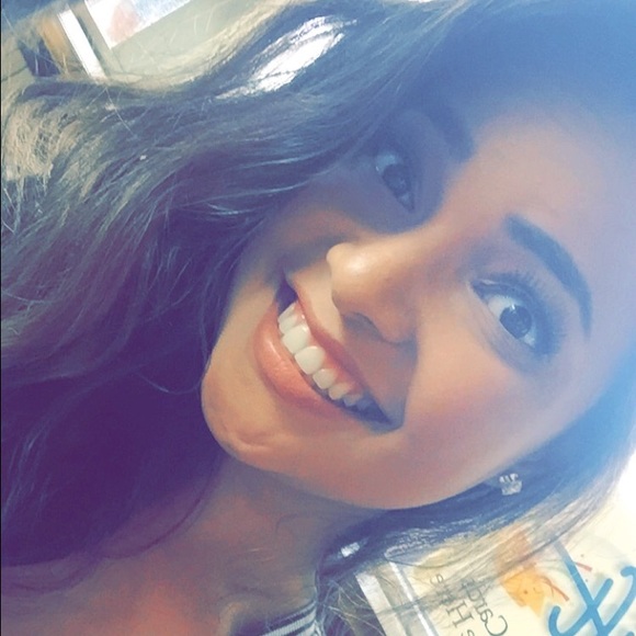 Profile Picture of Mikaela Martinez (@mikaelamartinez) on Poshmark