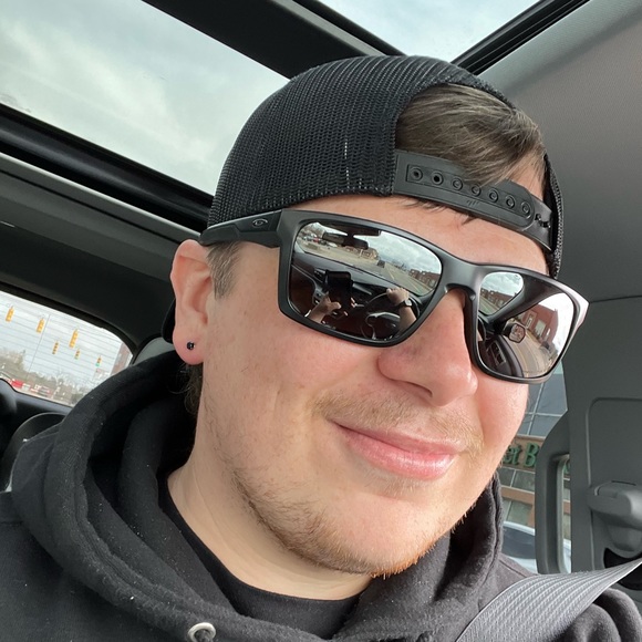 Profile Picture of Michael Perrault (@michperr10) on Poshmark