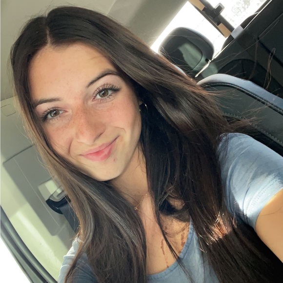 Profile Picture of Sage Heldermon (@sageheldermon) on Poshmark