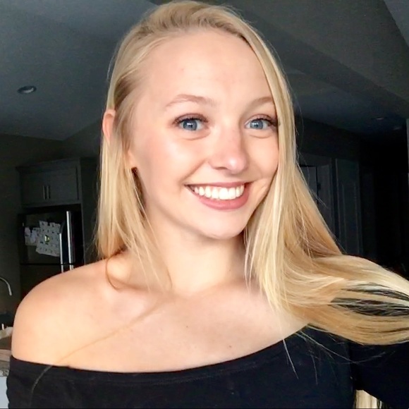 Profile Picture of Caitlyn Dyster (@caitlyndyster) on Poshmark