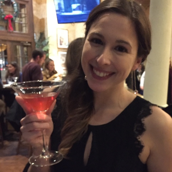 Profile Picture of Amanda Iavarone (@amandashopsalot) on Poshmark