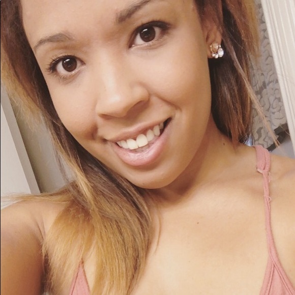 Profile Picture of Jasmine Keough (@jasminemkeough) on Poshmark