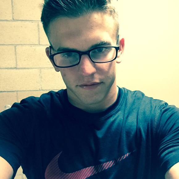 Profile Picture of Kevin Kashner (@kashnerkevin) on Poshmark