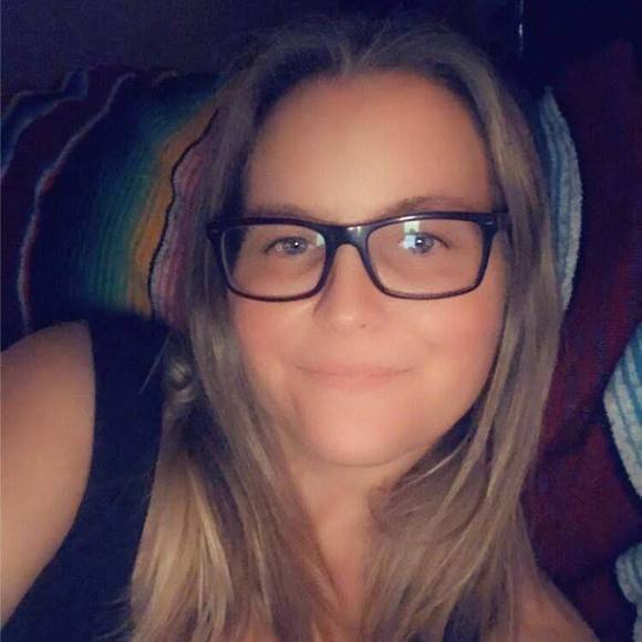 Profile Picture of Stephanie Charron (@tinoulovesu) on Poshmark