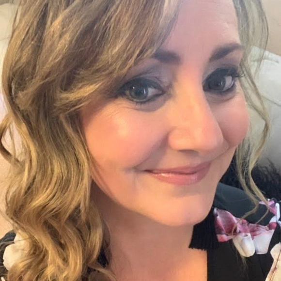 Profile Picture of Mari Dosil (@marid1280) on Poshmark