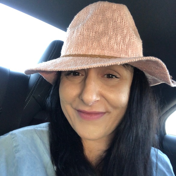 Julia Diflorio - Poshmark Profile Picture of Julia Diflorio (@juliadiflorio) on Poshmark