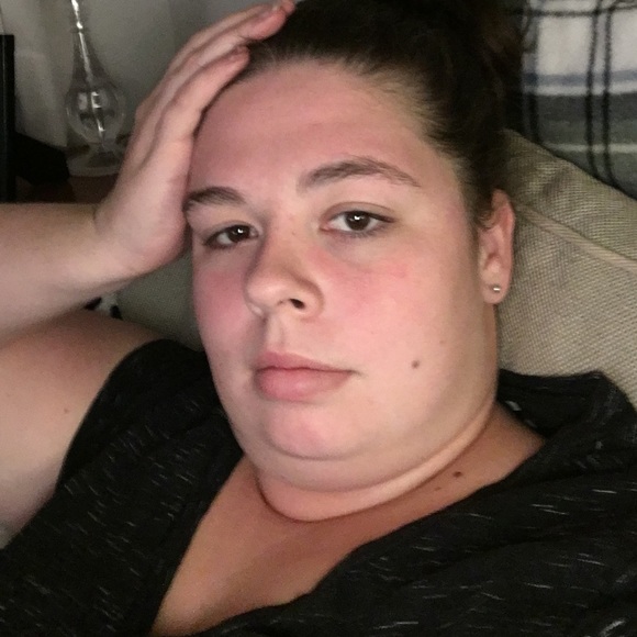 Profile Picture of Melanie Dickson (@mikesmom821) on Poshmark