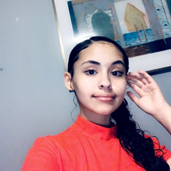 Profile Picture of Daliny Gonzalez (@lanyy307) on Poshmark