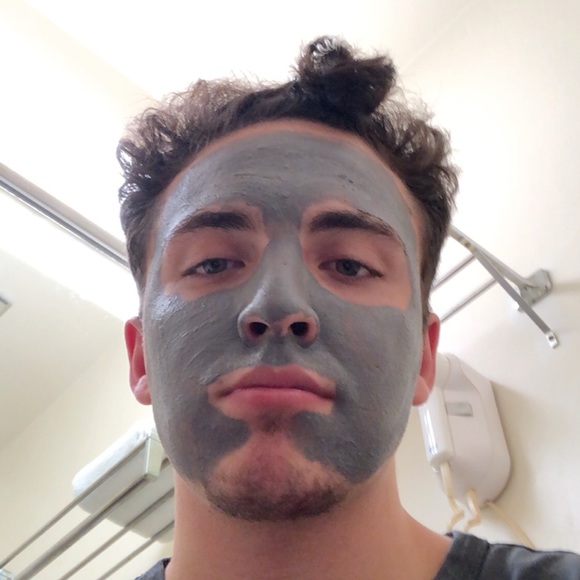 Profile Picture of Chris Lindsay (@chris06190) on Poshmark