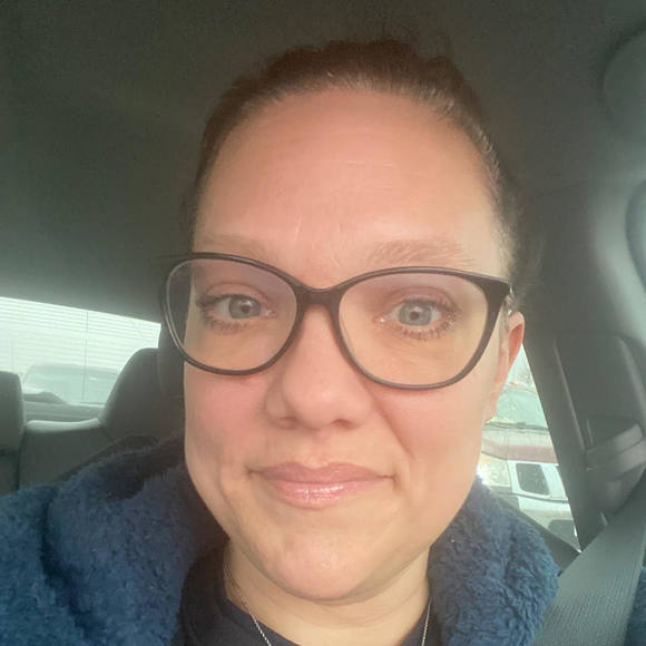 Profile Picture of Amanda Durrett (@amanda_durrett) on Poshmark