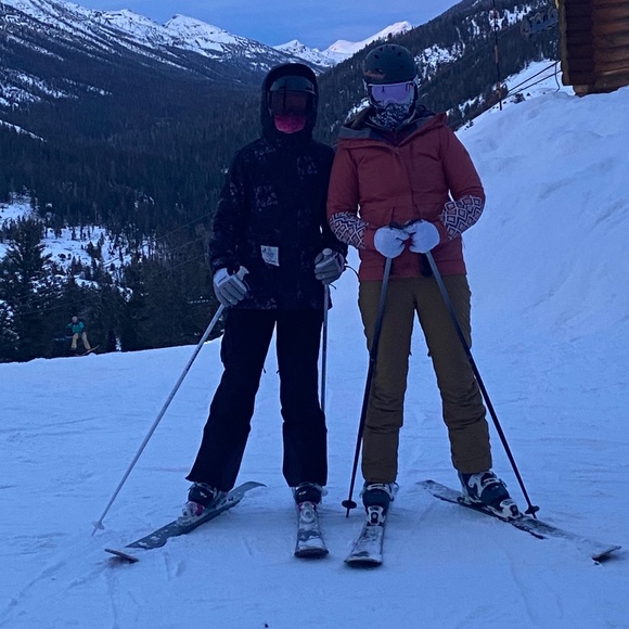 Profile Picture of Elise Seuferer (@eliseseuferer) on Poshmark