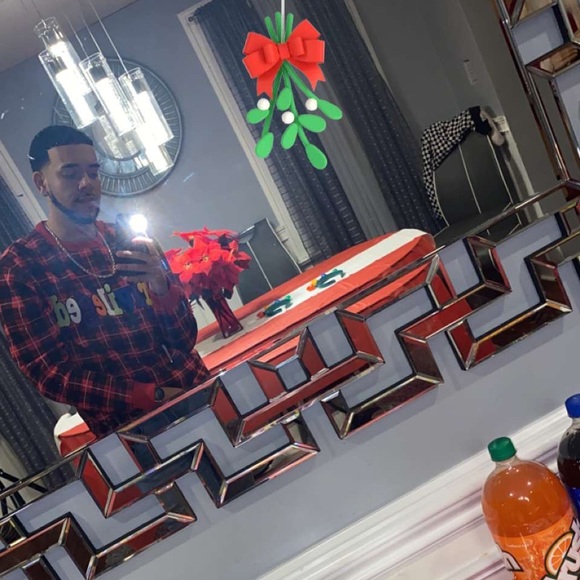 Profile Picture of Julio Mena (@juliomena13) on Poshmark