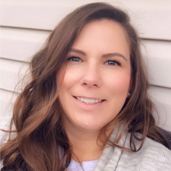 Profile Picture of Kelly Degenhardt (@kelly_d24) on Poshmark