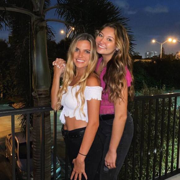 Profile Picture of Abby Heffler (@abbyhefflef) on Poshmark