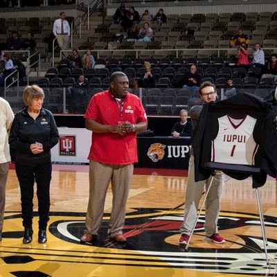 Sharon Holland - Twitter Profile Picture of Sharon Holland (@shollan) on Twitter