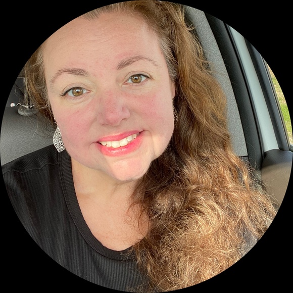 Profile Picture of Erica Hibner-reavis (@ericachu1) on Poshmark