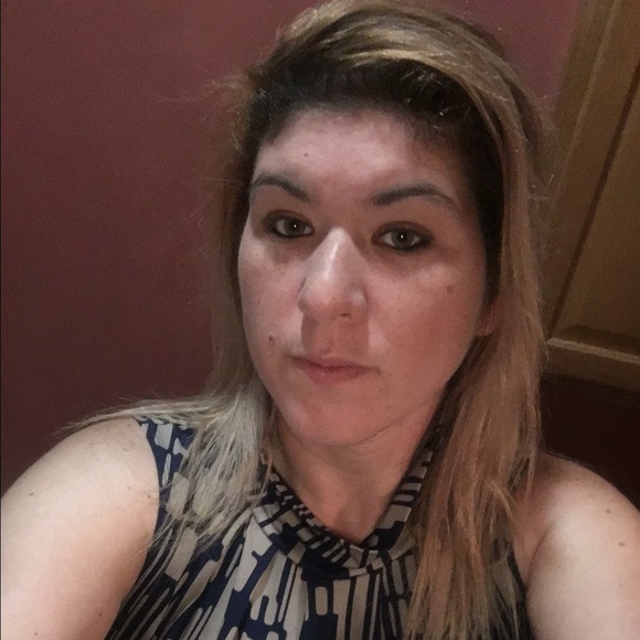 Profile Picture of Cassie Vanleuven (@cassiemarie2116) on Poshmark