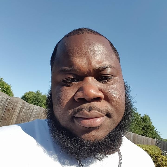 Profile Picture of Akeem Shivers (@akeemshivers) on Poshmark