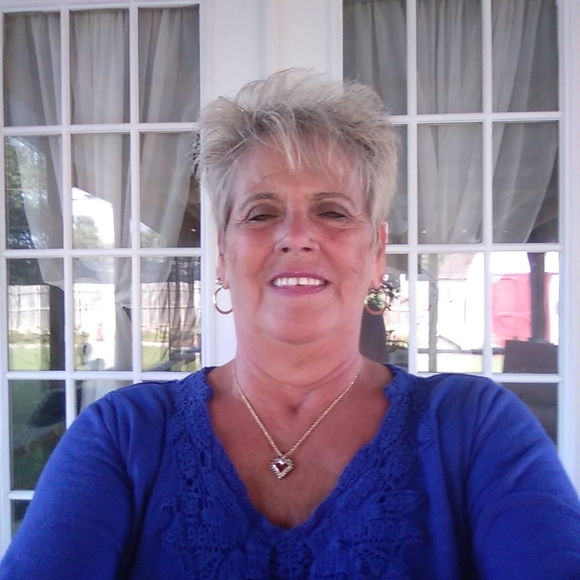 Profile Picture of Phyllis Collins (@phyllis2025) on Poshmark