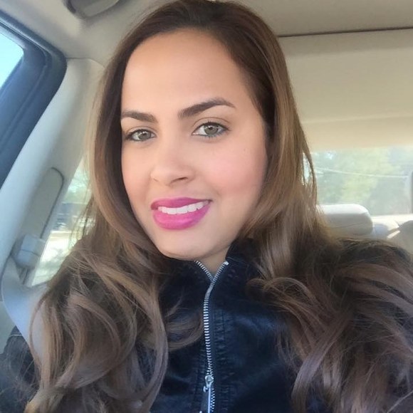 Profile Picture of Ruth Serraty (@rsb11) on Poshmark