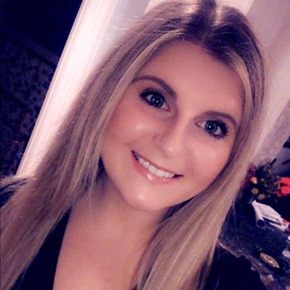 Sarah Whip - Poshmark Profile Picture of Sarah Whip (@swhip16) on Poshmark