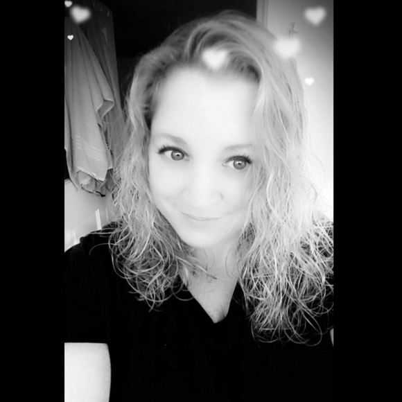 Profile Picture of Rachel Meseck (@meseck111) on Poshmark