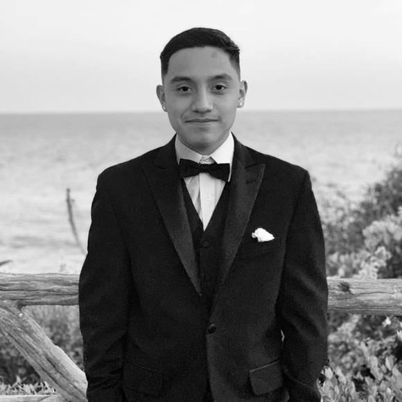 Profile Picture of Lorenzo Abarca (@lorenzo67) on Poshmark