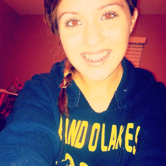 Profile Picture of Taylor Melching (@taymel) on Poshmark