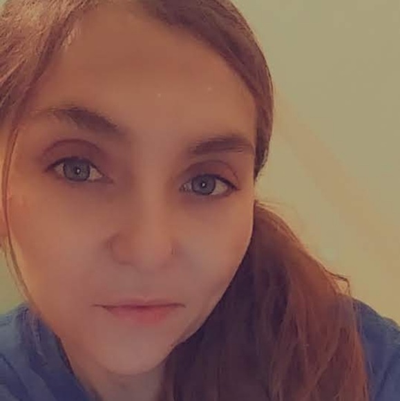 Profile Picture of Beth Dobbyn (@bethdobbyn31) on Poshmark