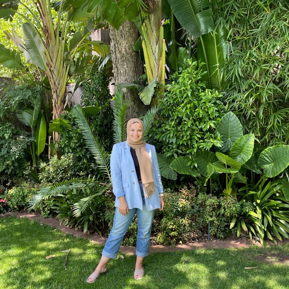 Profile Picture of Sana Saifuddin (@sanasaifuddin) on Poshmark