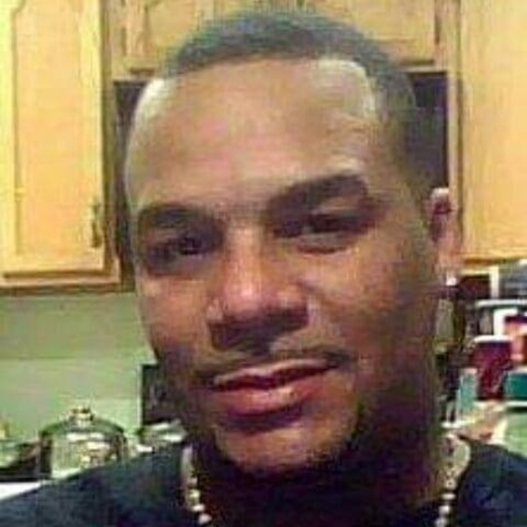 Profile Picture of Tony Gregory (@tony41gregory) on Poshmark