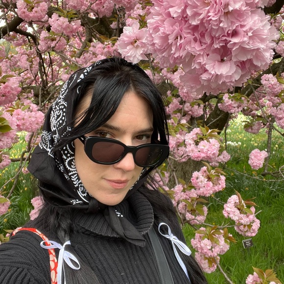 Profile Picture of Sage June sky (@sagejunesky) on Poshmark