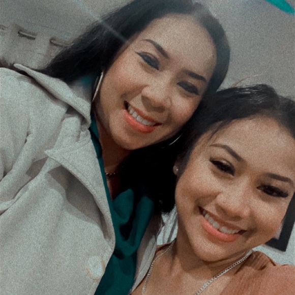 Mutiara Darmawanto - Poshmark Profile Picture of Mutiara Darmawanto (@mutiarad) on Poshmark