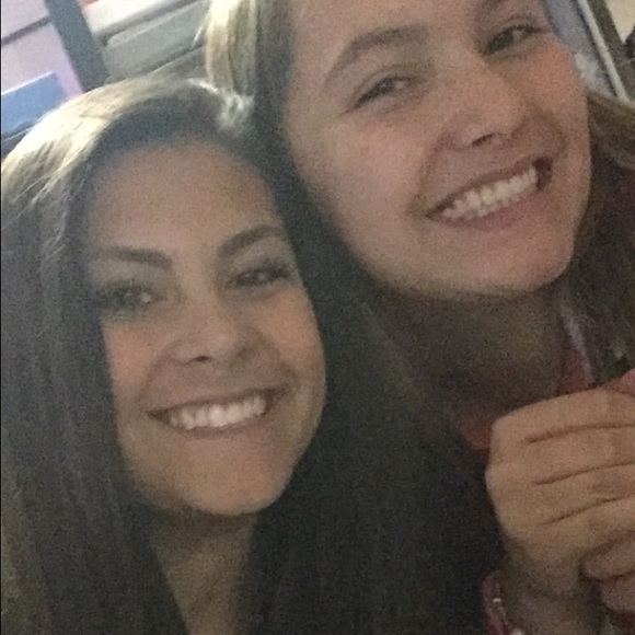 Profile Picture of Macie Lofgren (@lofgrenmacie) on Poshmark