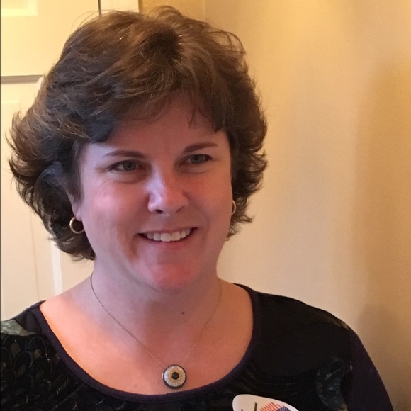 Profile Picture of Laura Glazar (@lag19810) on Poshmark