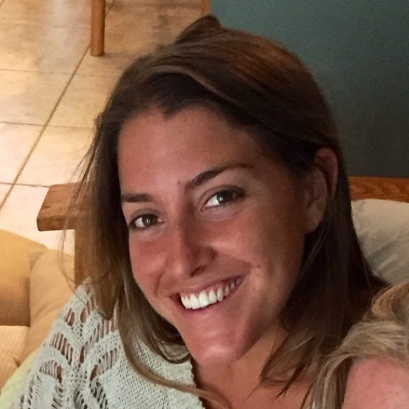 Profile Picture of Paige Gasparino (@paigegasparino) on Poshmark