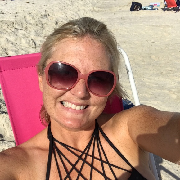 Profile Picture of Amanda Boyer (@aboyer2015) on Poshmark