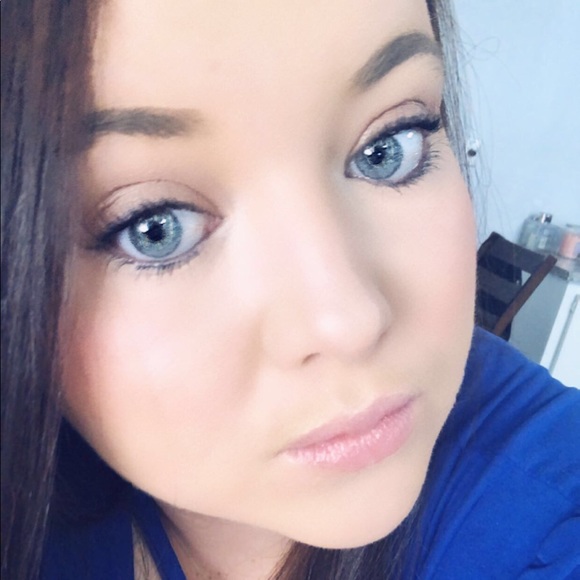 Profile Picture of Clare Jacobs (@clareayala) on Poshmark