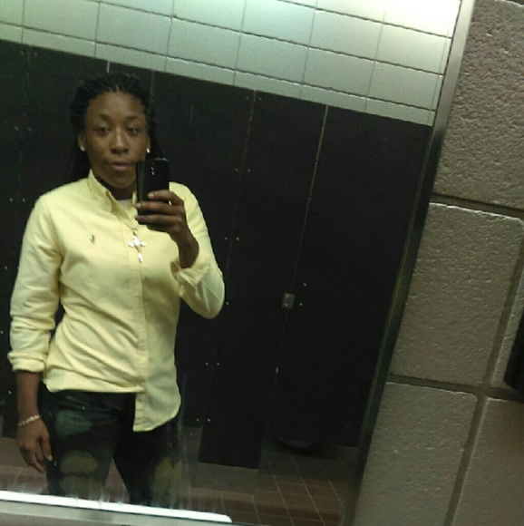 Profile Picture of Abril Cradic (@abrilcradic) on Poshmark