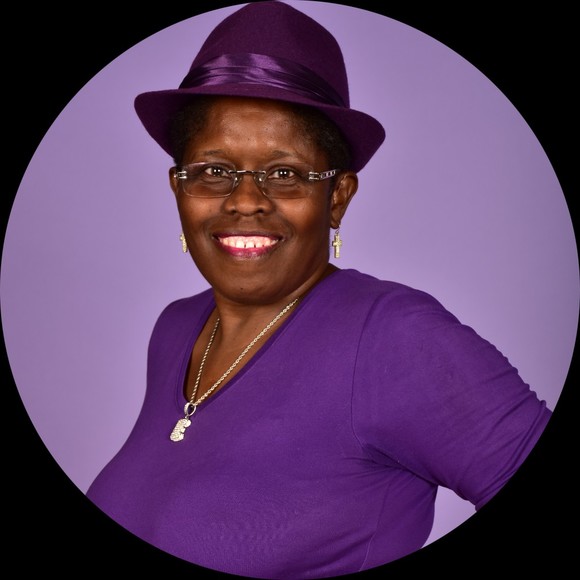 Profile Picture of Erica Gibbs (@manthag2012) on Poshmark