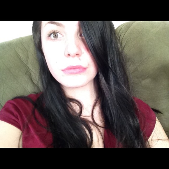 Profile Picture of Timberly Hearlson (@timberlyrenee) on Poshmark