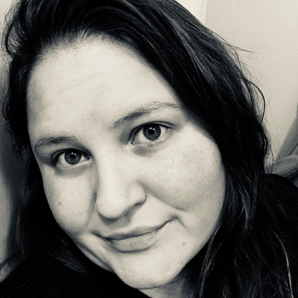 Profile Picture of Amanda Swift (@doodlebugart) on Poshmark