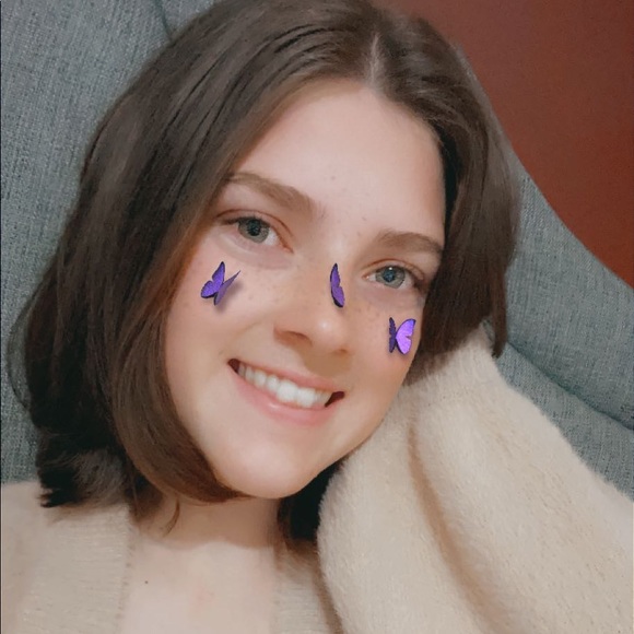 Profile Picture of Caitlyn Savin (@caity_sav) on Poshmark